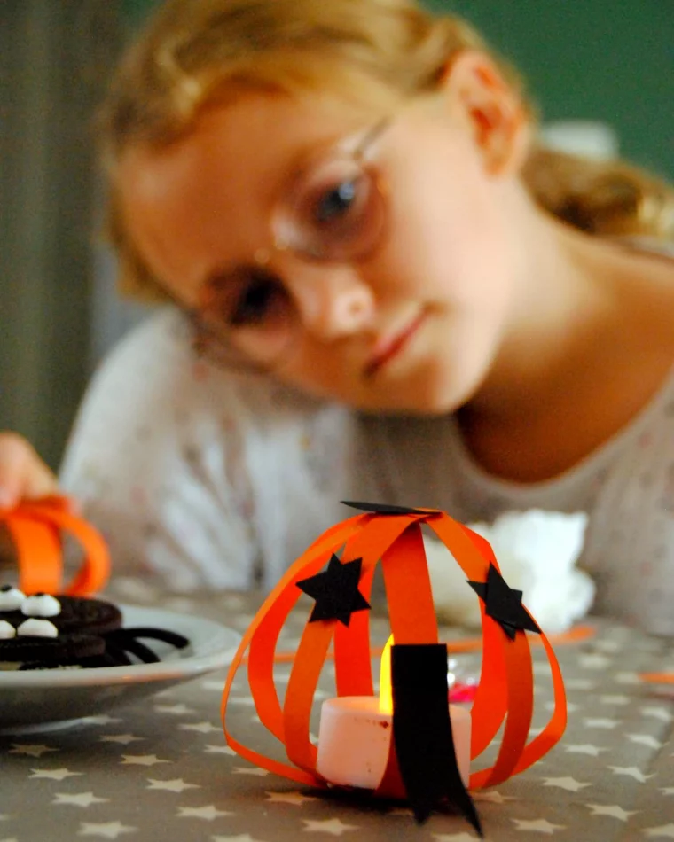 activites manuelles halloween pour les enfants photophore en papier