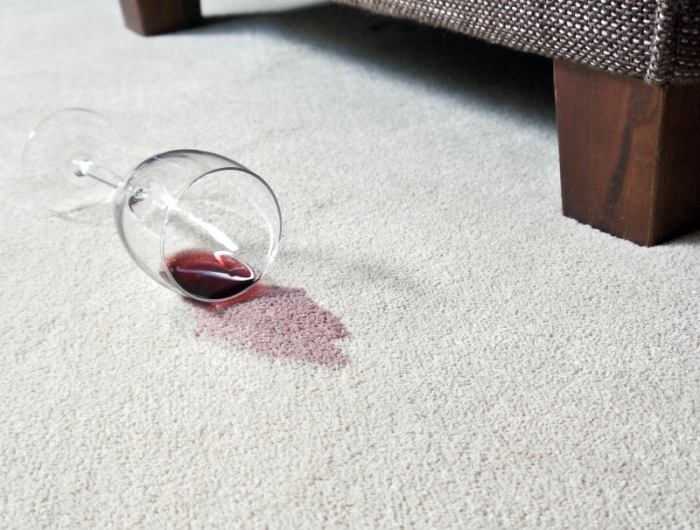 astuce de grand mère tache de vin rouge sur tapis