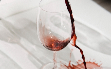 astuces pour enlever tache de vin fraîche ou séchée