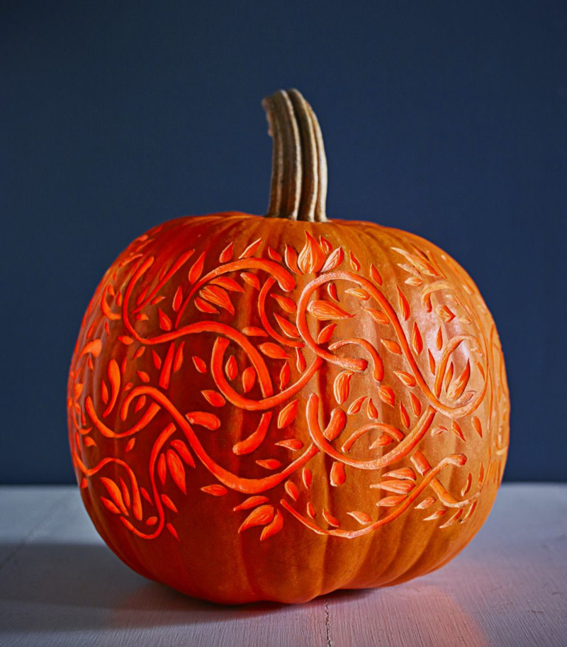 citrouille halloween décoration découpe originale et jolie courge sculptée en vignes