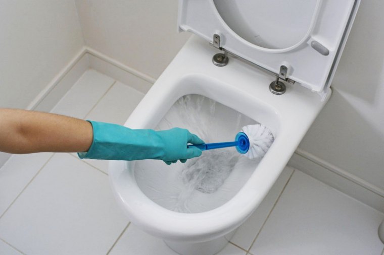 comment blanchir le fond des toilettes a l aide de produits faits maison #2