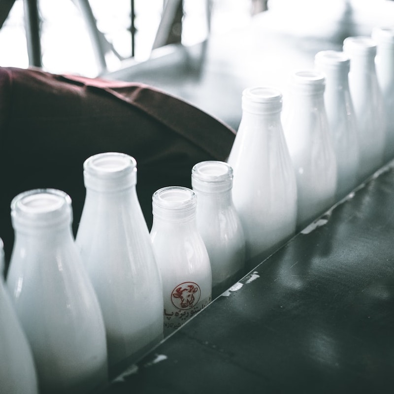conserver le lait dans le frigo endroit froid lair périmé consommer après dlc