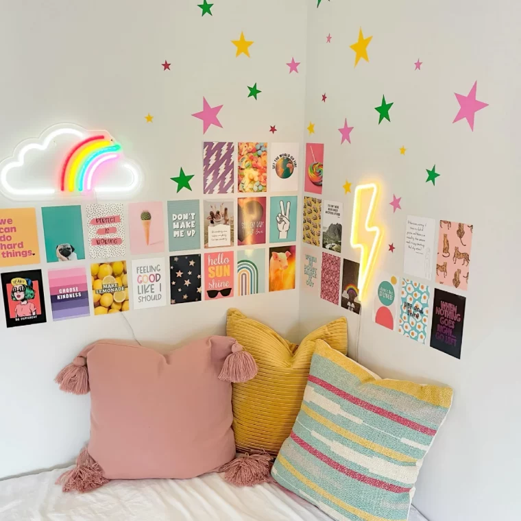 decoration murale avec posters imprimes photos lampe led neon ciel