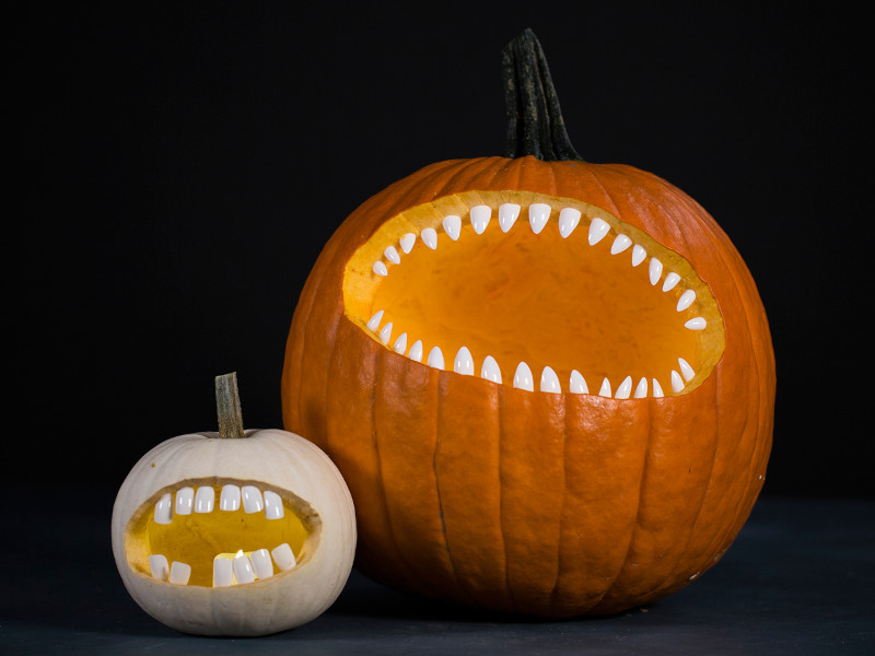 exemple citrouille halloween des monstres affamés bouche bée pleine de dents aigues
