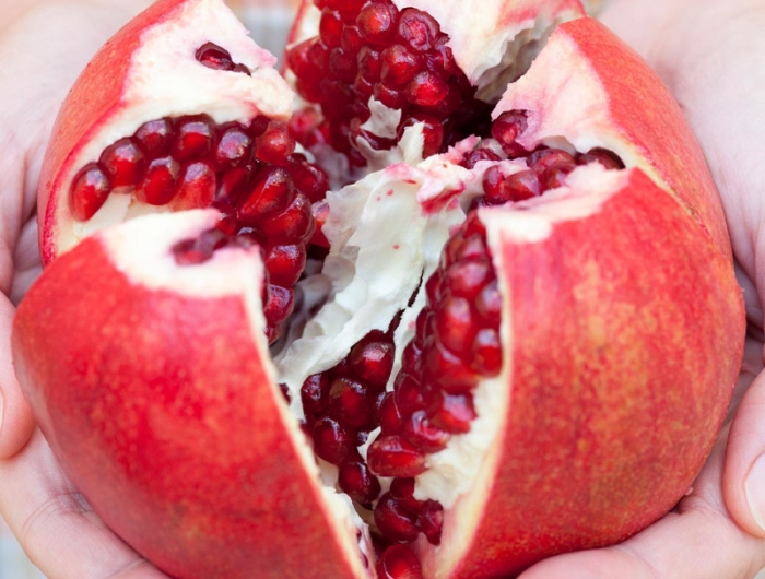 fruit grenade bio comment le couper et manger profiter de ses bienfaits