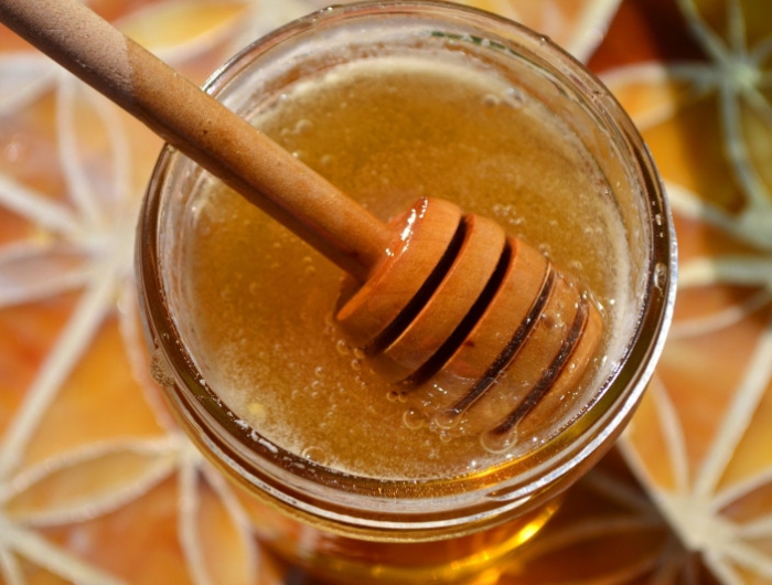 gorge qui gratte toux seche miel pour calmer la toux remede efficace