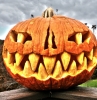 idée citrouille halloween visage effrayant triangles pour les dents des yeux effrayants