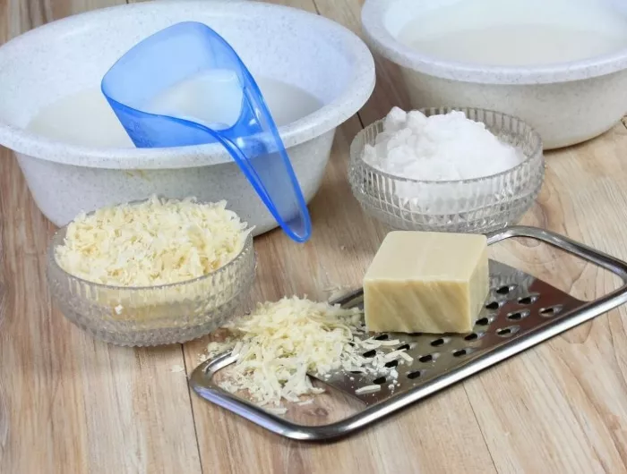 lessive maison au savon de marseille raper du savon ajouter du bicarbonate de soude