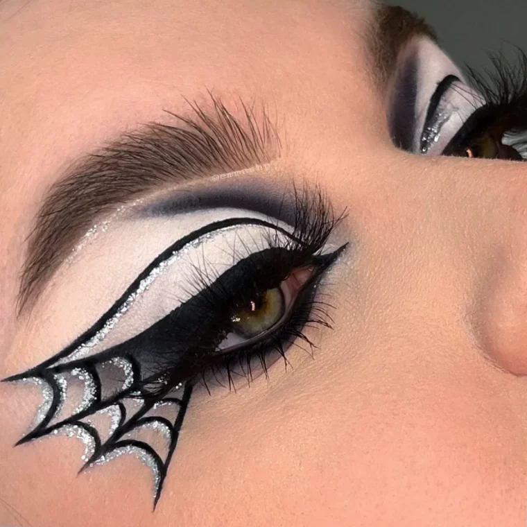 maquillage halloween toile d araignee en noir et blanc