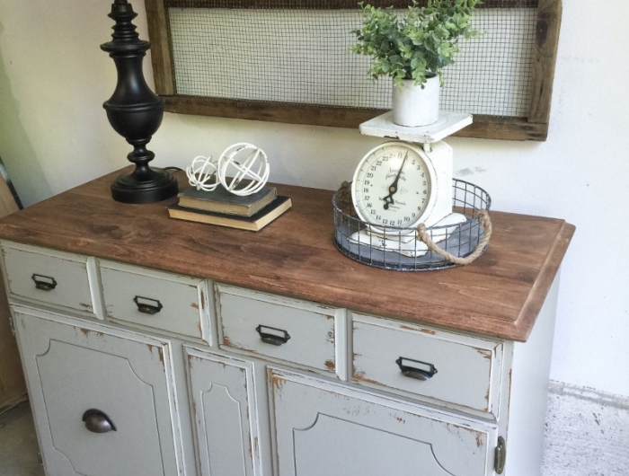 relooker une table en chene massif peinture gris clair dessus en bois style rustique
