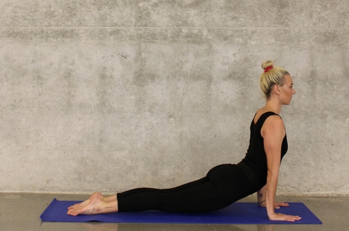 sport pour perdre du ventre posture yoga cobra
