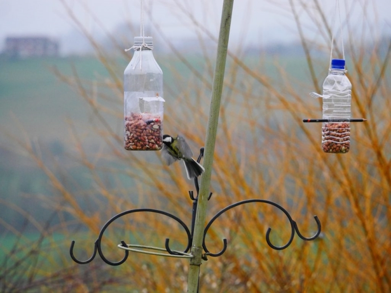 support métal mangeoire oiseaux fait maison recyclage bricolage