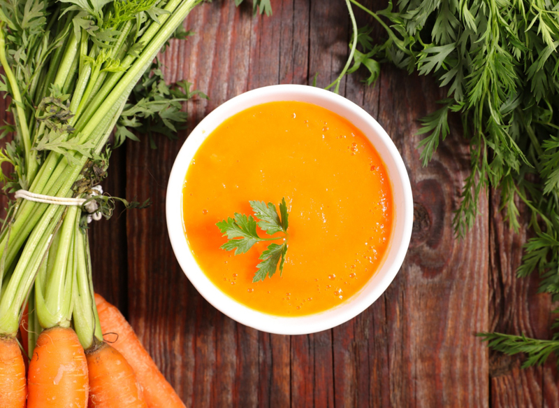 velouté fanes de carottes décorer la soupe de carottes par ses fanes