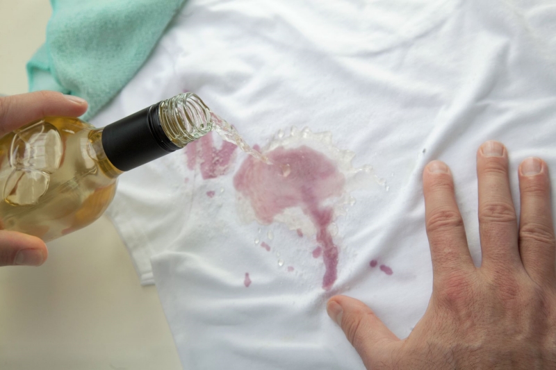 vinaigre blanc usages enlever tache de vin rouge