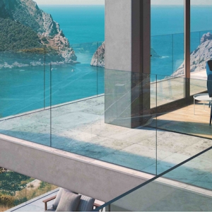 Lumière et transparence : le choix du verre pour une maison design