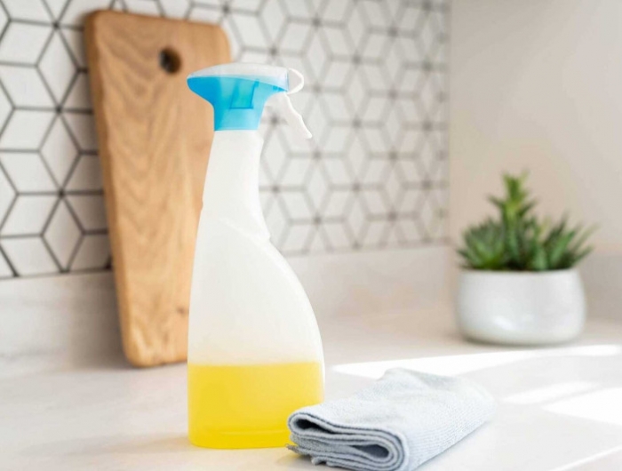 anti calcaire maison acide citrique pour détartrer les surfaces dans la ciusine et la salle de bain