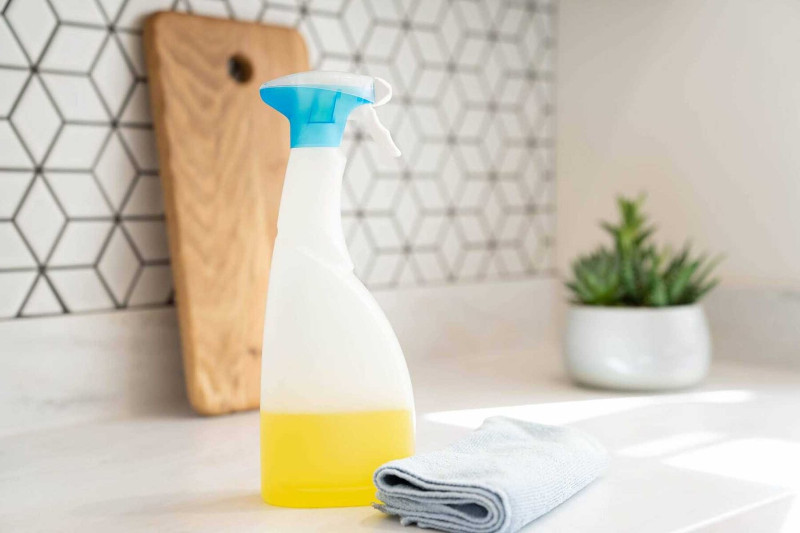 anti calcaire maison acide citrique pour détartrer les surfaces dans la ciusine et la salle de bain