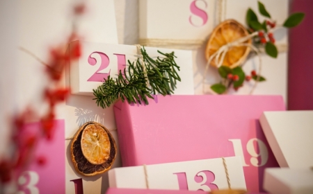 calendrier de l avent chocolat noir tranches citron séché papier rose