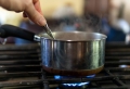Comment nettoyer une casserole brûlée à l’aide de quelques astuces efficaces