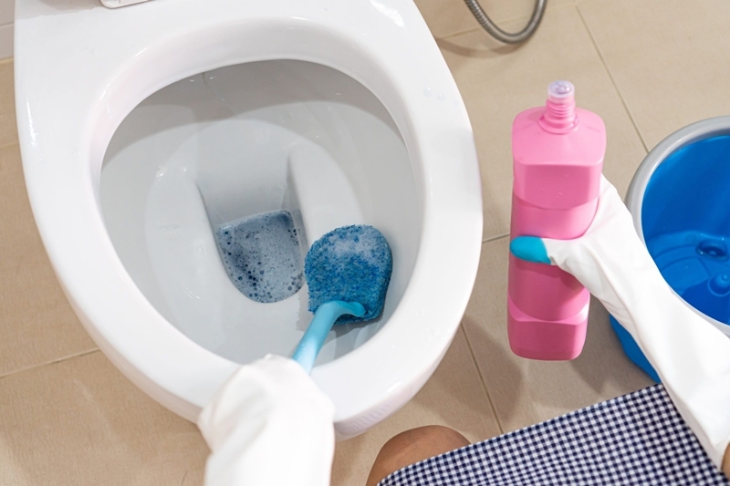 detartrer toilette méthode comment enlever du tartre incrusté dans les toilettes