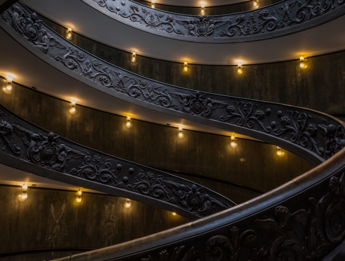 escalier helicoidal exemple d escalier original éclairé de lumières