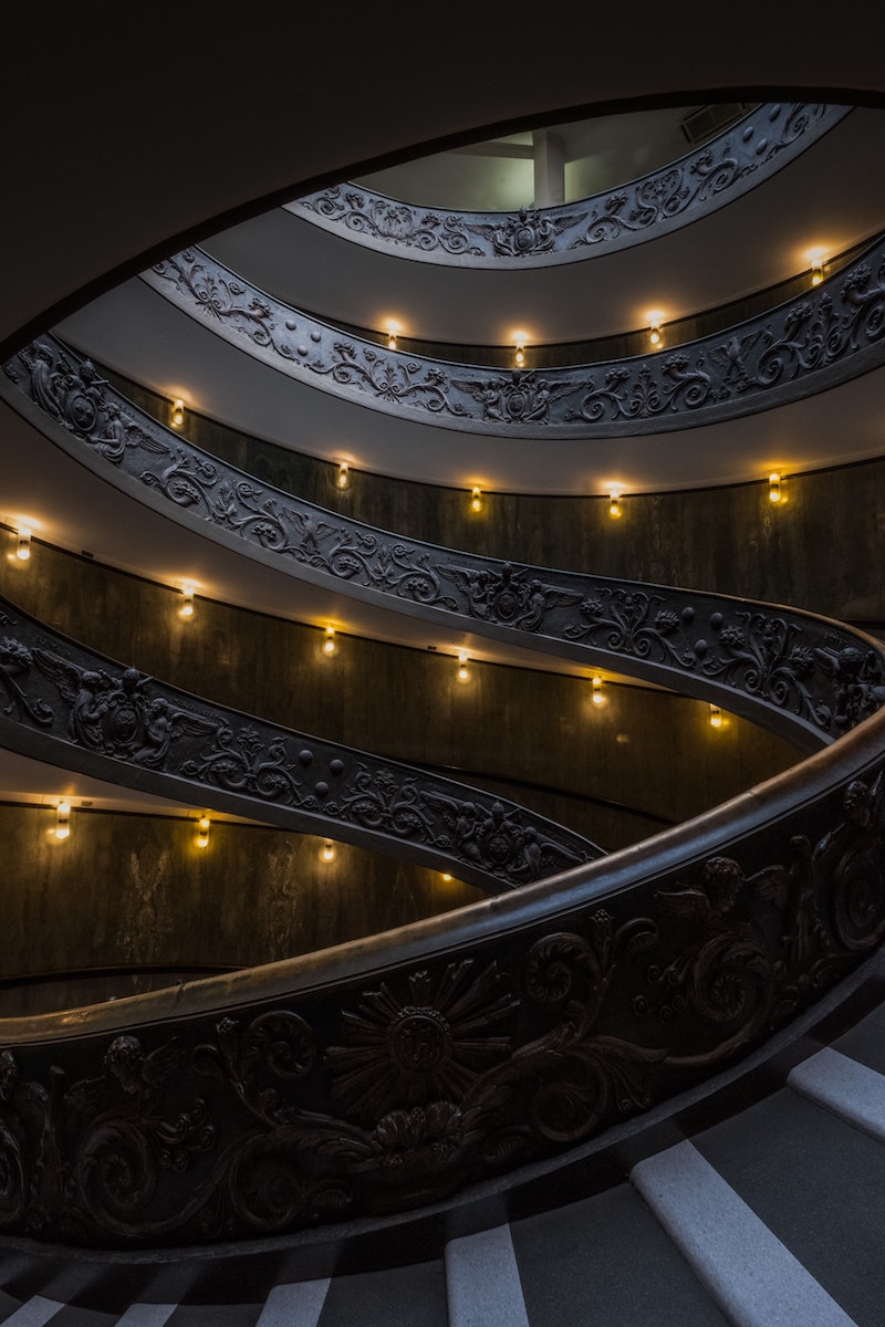escalier helicoidal exemple d escalier original éclairé de lumières