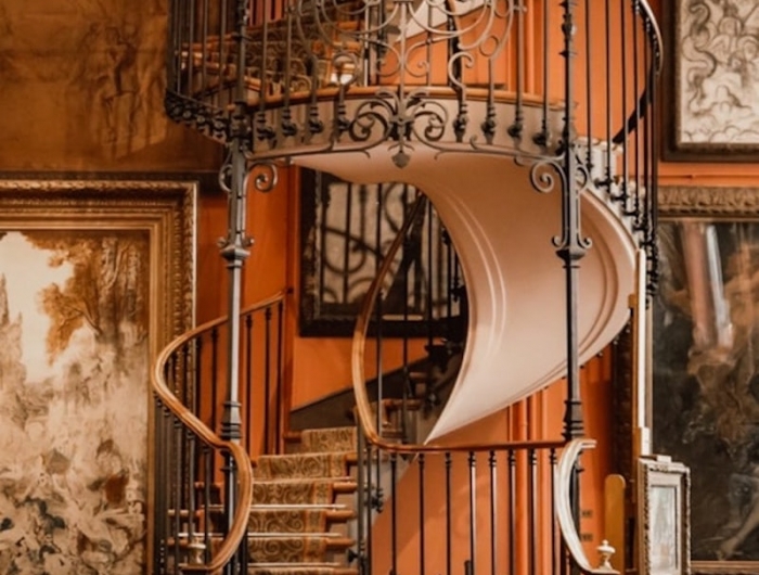 exemple original d escalier colimaçon en bois et metal style vintage