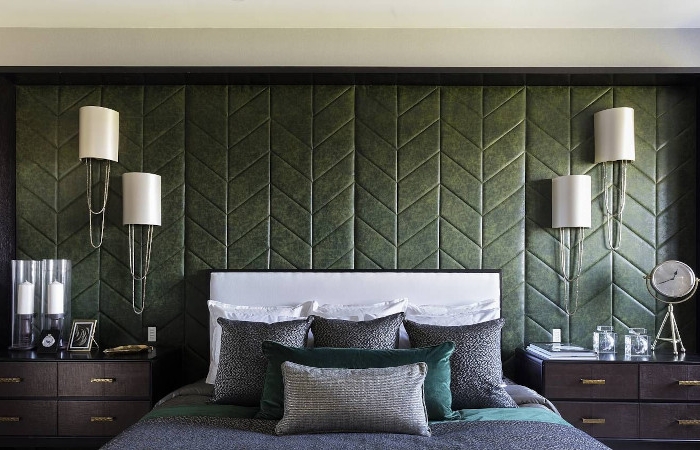 idee deco tete de lit paneaux muraux en vert foncé deco moderne linge gris