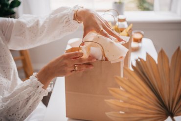 idées cadeaux pour femme choisir quelque chose qui surprend et touche a la fois