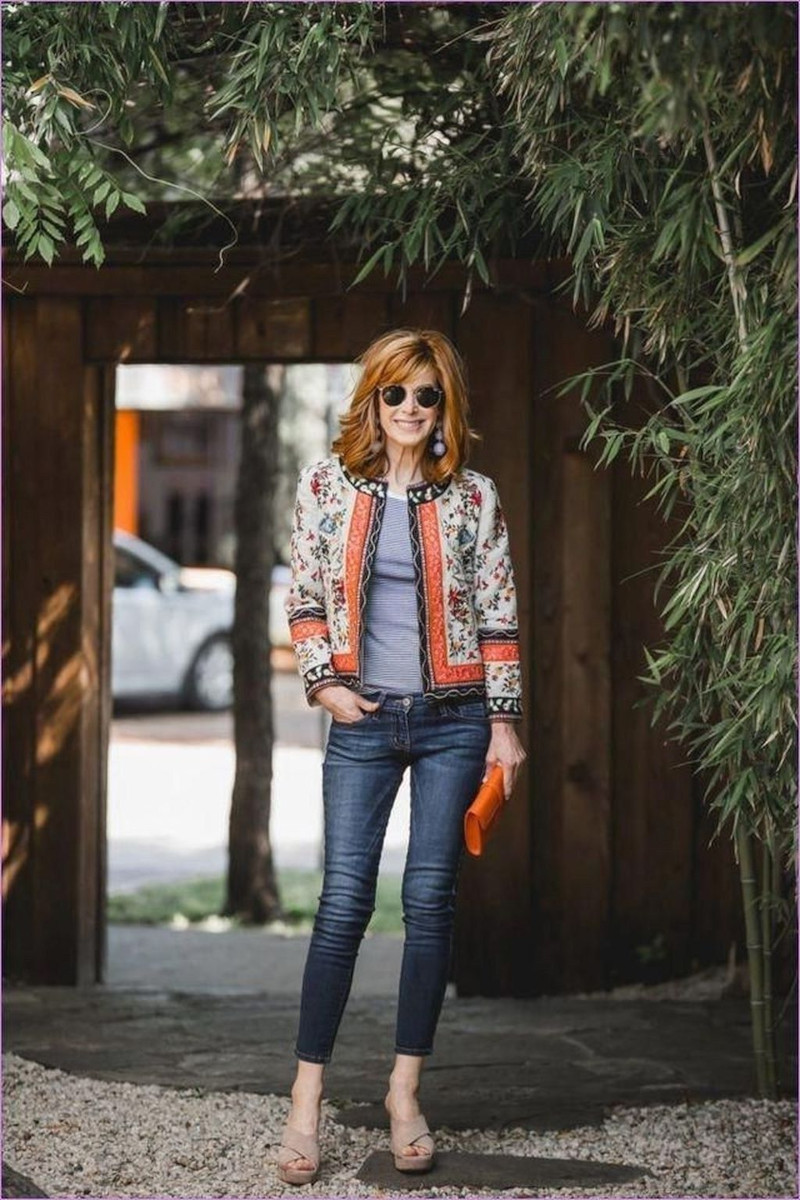 modern look woman 40 years old dark jeans gray top multicolored jacket sunglasses