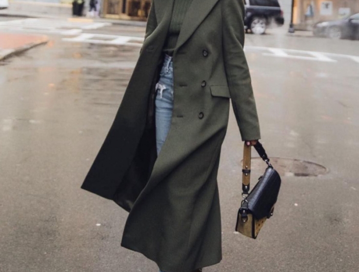 mode automne hiver 2021 2022 trench coat vert bottes marron jean bleu clair