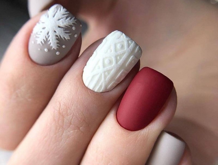 nail art noel chic ongles en beigne rouge blanc pour noël