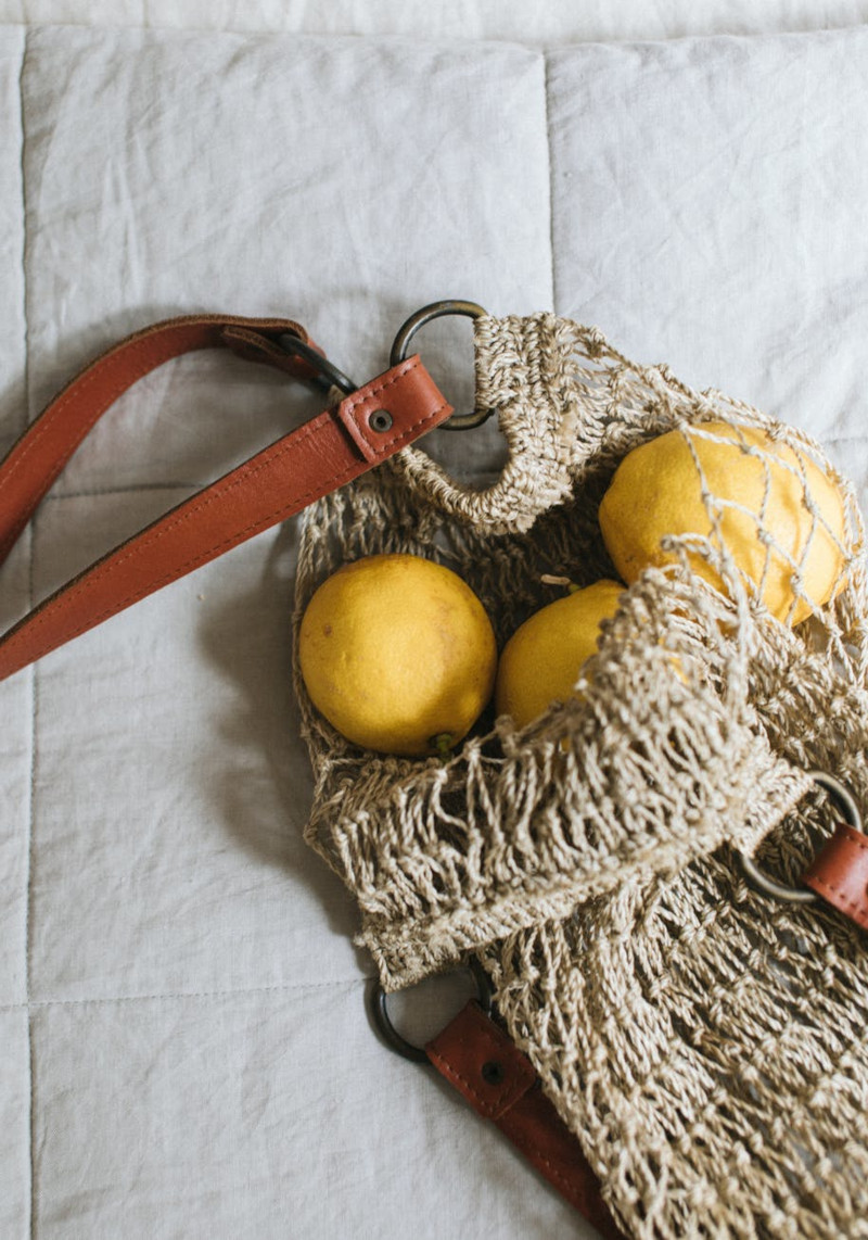 pâte de coing le fruit d automne aux saveurs mielées dans un sac en tricot