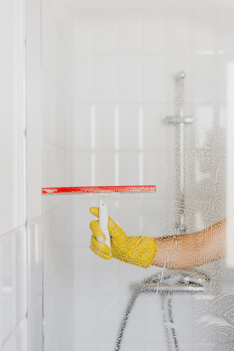 recette produits ménagers pour nettoyer la salle de bain les vitres et le carrelage