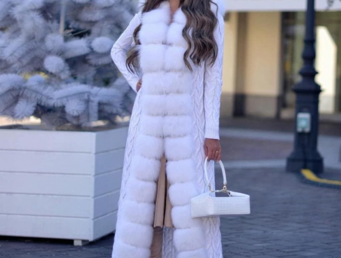 tenue hiver femme toute en blanc manteau en fourrure bottines beiges en velours