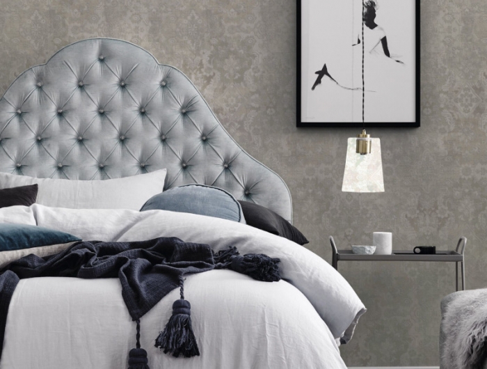 tête de lit à poser au sol grsi capitonnée mur gris linge de luxe en gris et bleu foncé