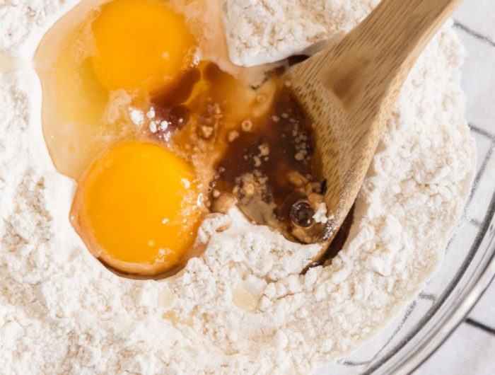 bicarbonate de soude alimentaire mélanger des produits dans un bol