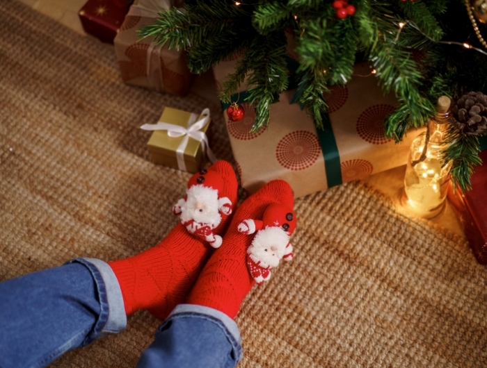 chaussette noel rouge déco sapin arbre noel cadeaux emballage