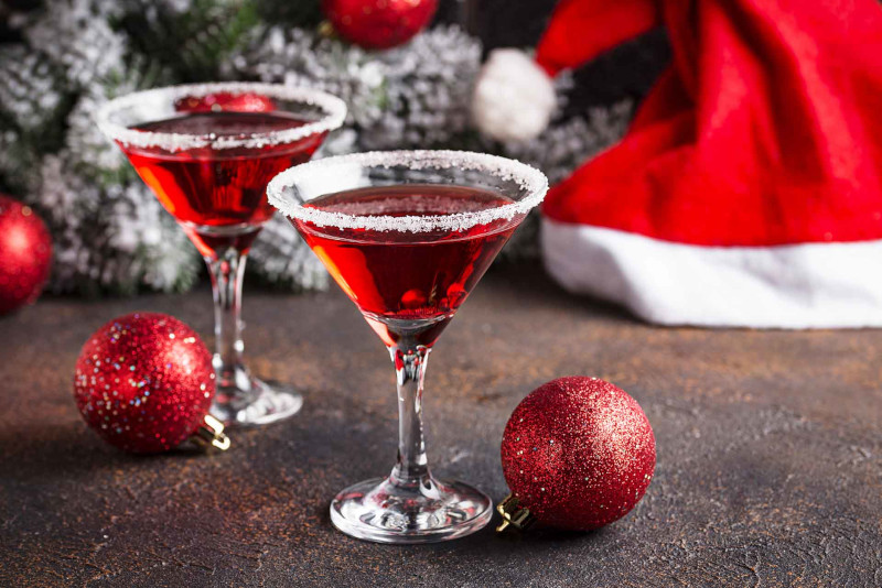 cocktail de Noël rouge à la saveur de canne de bonbon