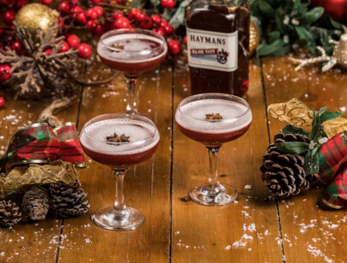 cocktail de noël à base de rhum brun anis étoilé cannelle et jus de raisin