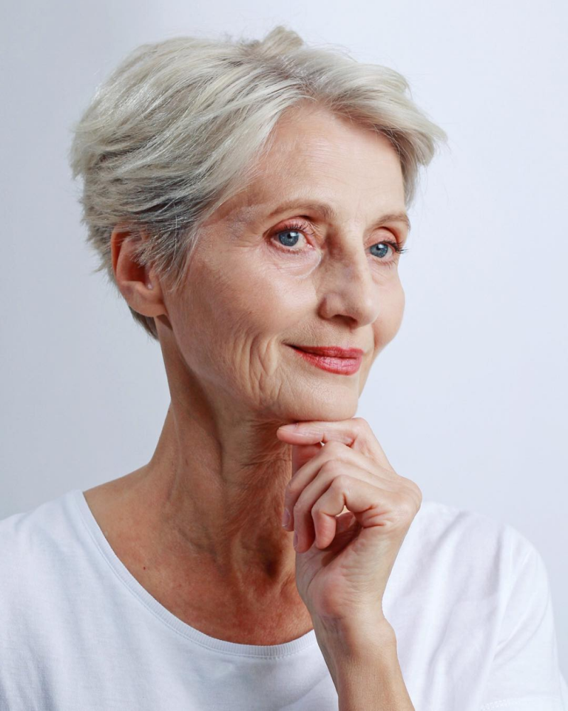 Short hairstyle 60-year-old woman white short haircut