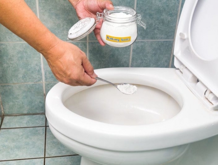 comment déboucher wc utiliser du bicarbonate de soude dans les toilettes nettoyant organique