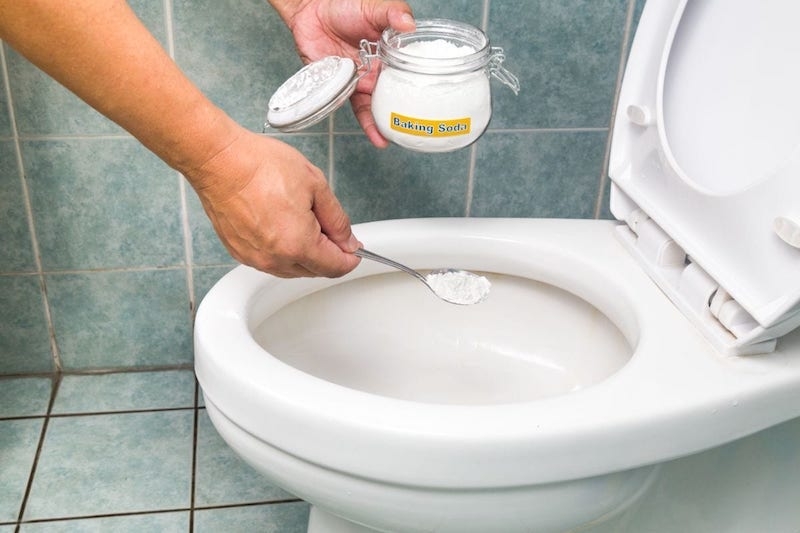 comment déboucher wc utiliser du bicarbonate de soude dans les toilettes nettoyant organique