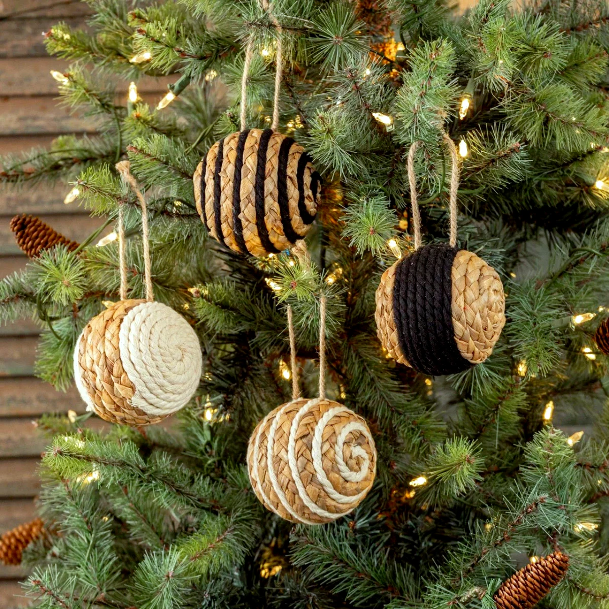 comment faire une boule de noel en corde naturelle pour le sapin vert