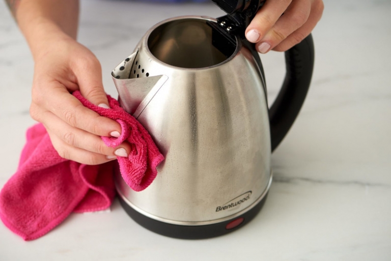Comment nettoyer l’inox : les meilleurs conseils et astuces