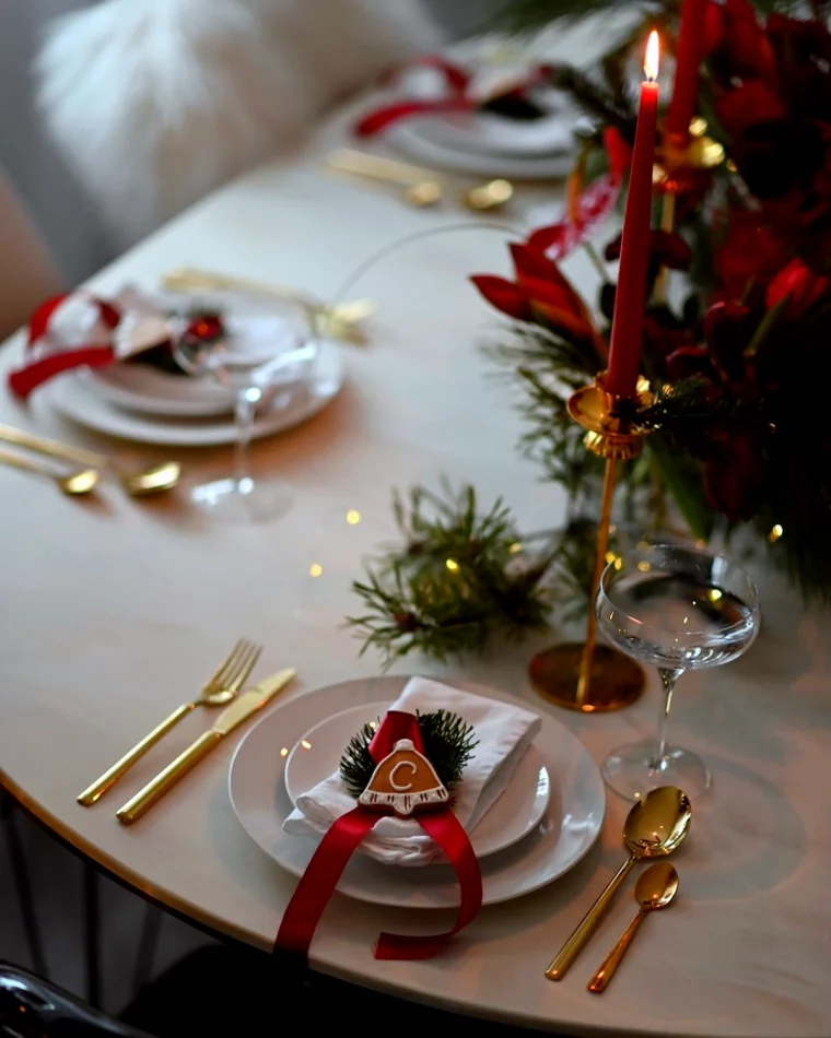 decoration table de noel avec des biscuits maison