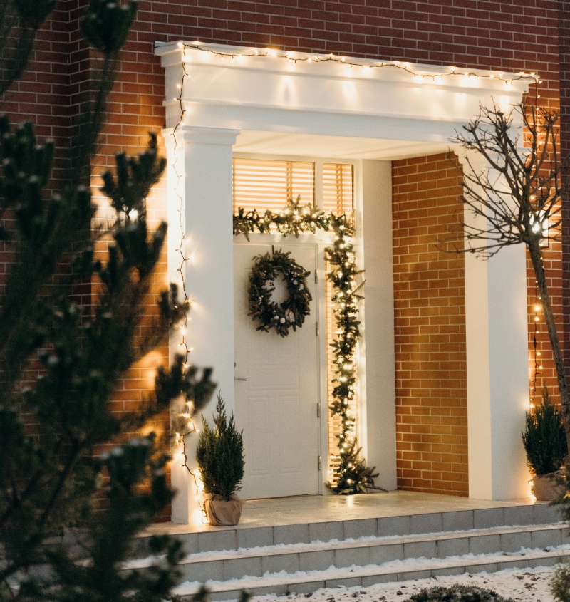 Sublimer la façade de sa maison pour les fêtes grâce au projecteur