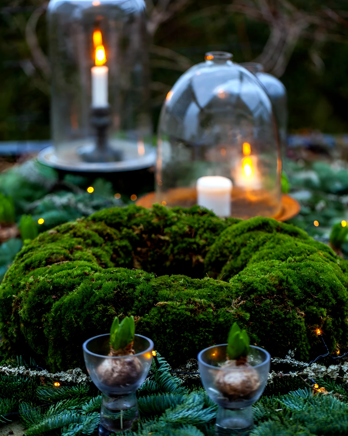 idees de decoration de noel avec de la mousee bougie exterieur