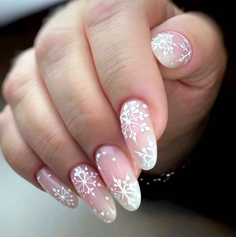 manucure blanche ongle noel dessin de flocon