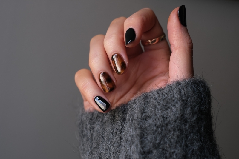 manucure en noir tendance ongles fetes de fin d année